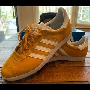 Like new size 11 adidas Gazelle
